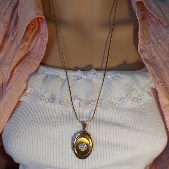 PARKLANE GOLDTONE NECKLACE LOCKET - Picture 3 of 6